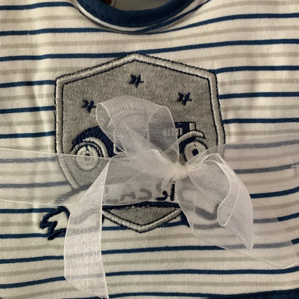 🎉HP🎉New Set of 5 Baby Bibs from Kyle & Deena Car, Stripes, Stars Gray and White